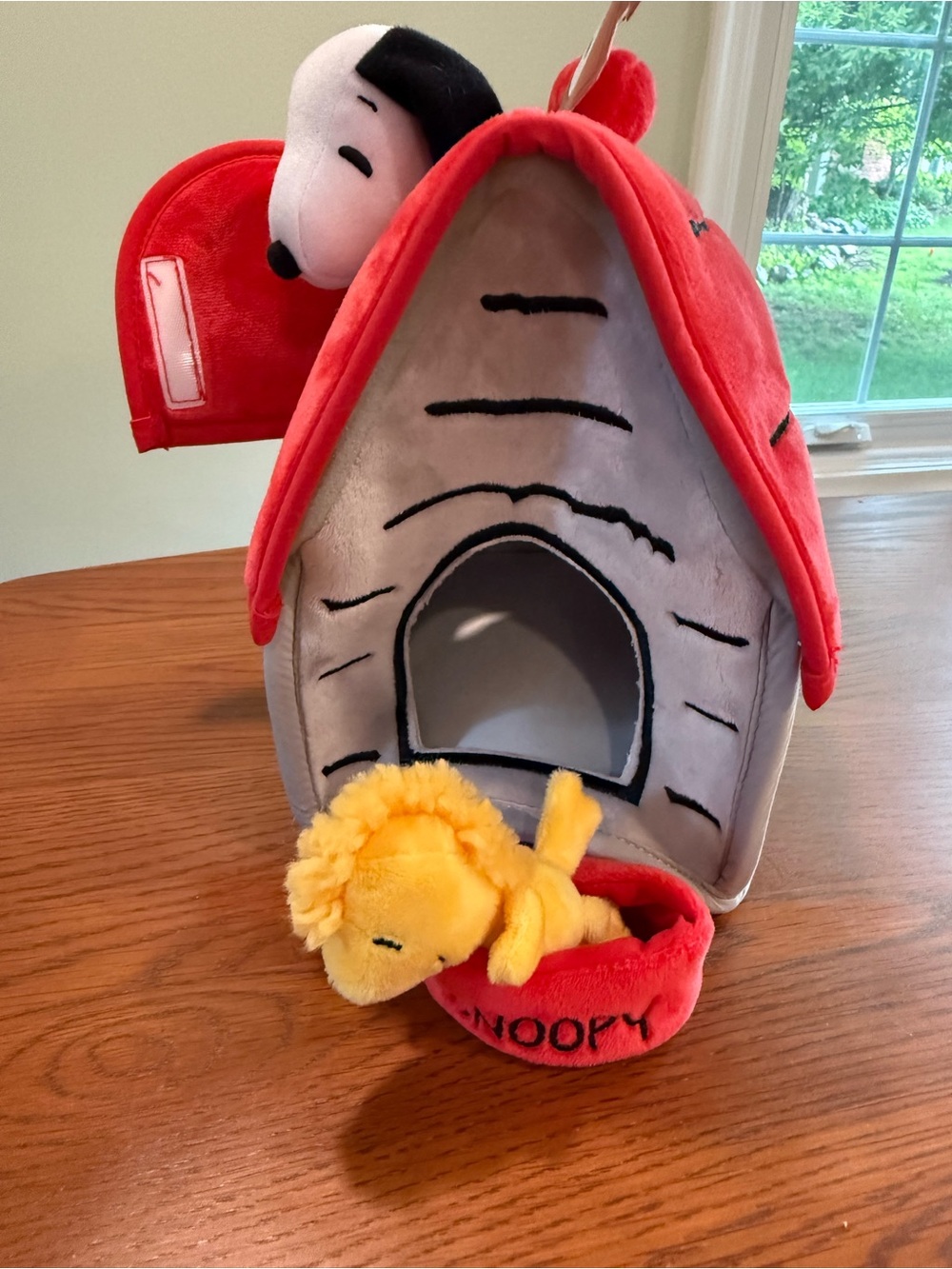 Lambs & Ivy Classic Snoopy Interactive Plush Doghouse Toy